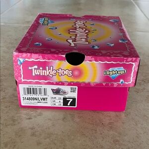 Size 7 Skechers Twinkle Toes Light-Up Shoes - Pink
